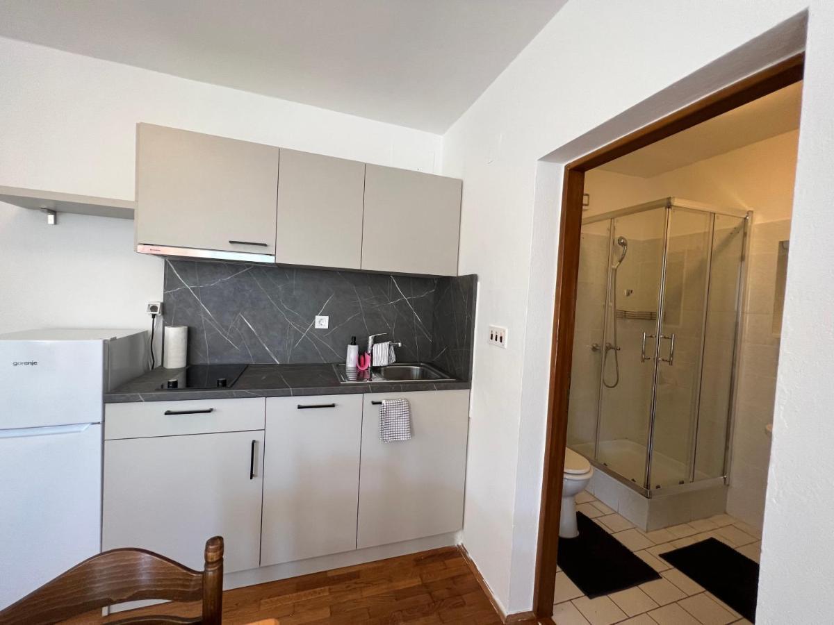 Apartments Antolkovic Ugljan Exterior foto