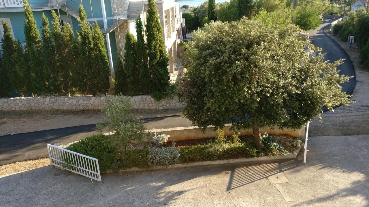 Apartments Antolkovic Ugljan Exterior foto